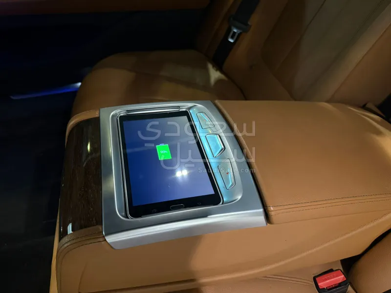 2020 بي ام دبليو الفئة السابعة 730 إل أي