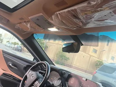 2024 لكزس إي إس 250