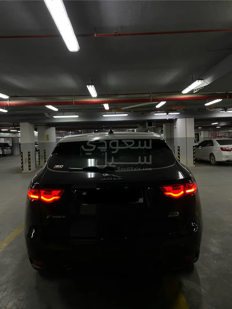 2018 جاكوار اف-بيس