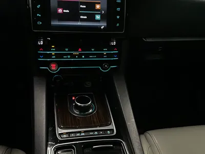 2018 جاكوار اف-بيس