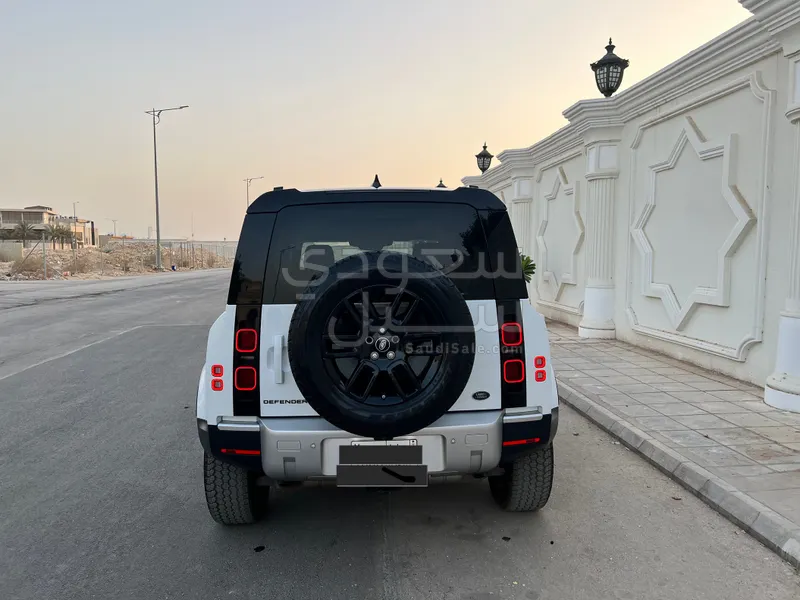 2021 لاند روفر ديفيندر 110