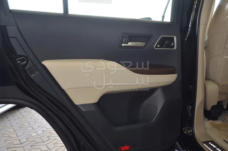 2025 Toyota Land Cruiser GXR