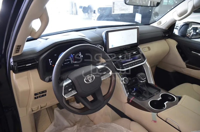 2025 Toyota Land Cruiser GXR