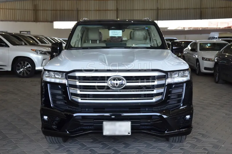 2025 Toyota Land Cruiser GXR