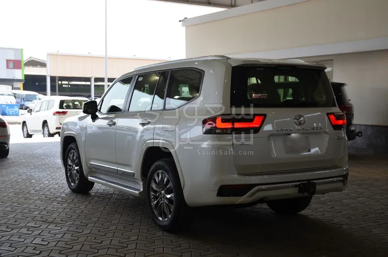 2023 Toyota Land Cruiser GXR 4