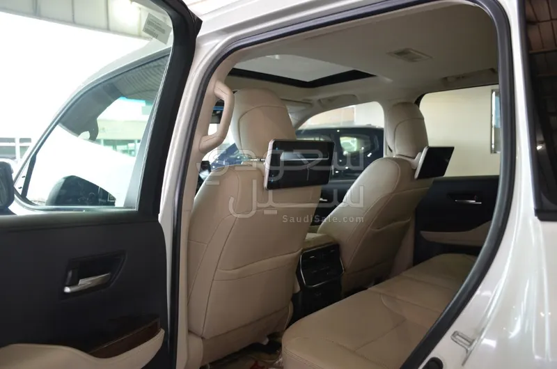 2023 Toyota Land Cruiser GXR 4