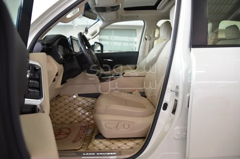 2023 Toyota Land Cruiser GXR 4