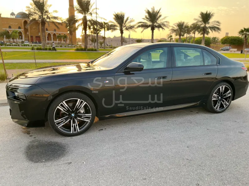 2024 بي ام دبليو الفئة السابعة 740 إل أي