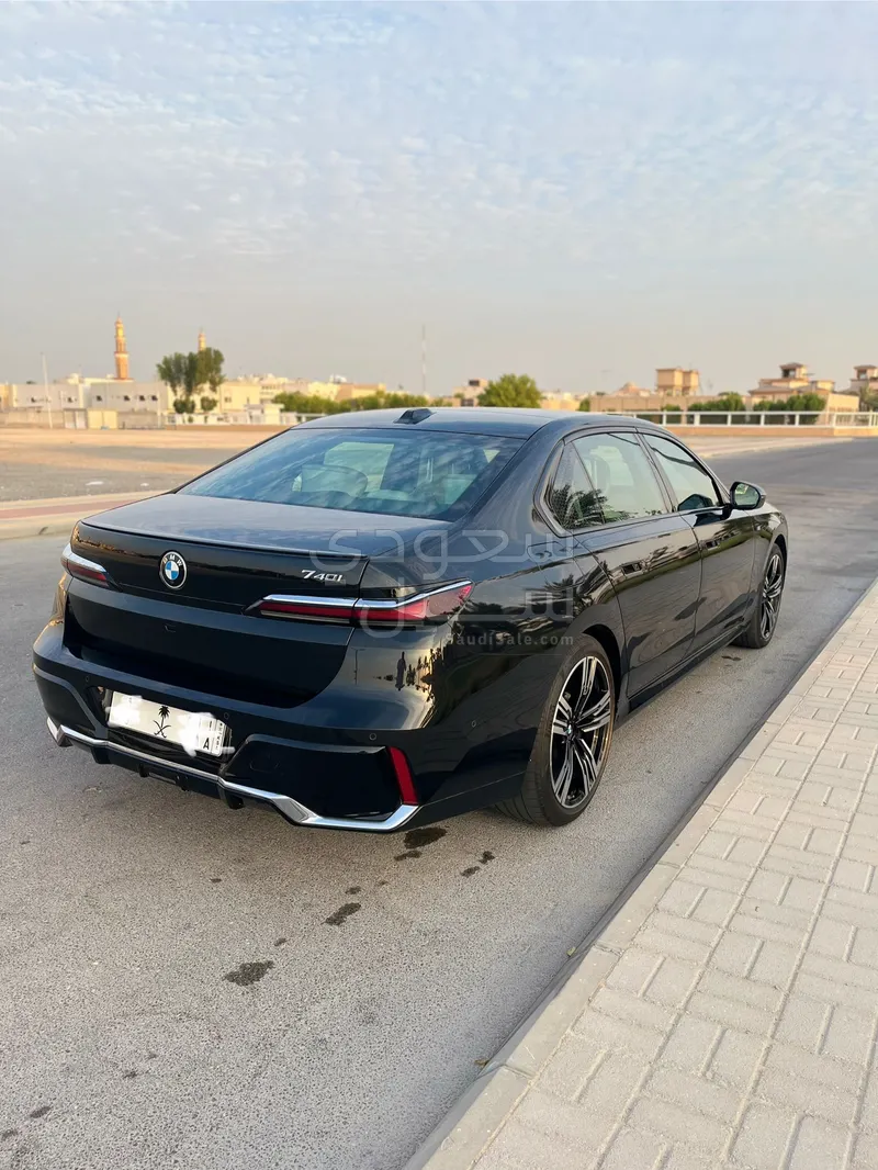 2024 بي ام دبليو الفئة السابعة 740 إل أي