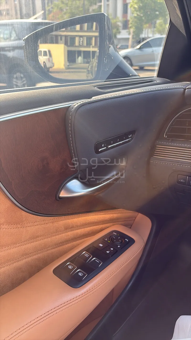2023 لكزس إل إس 500
