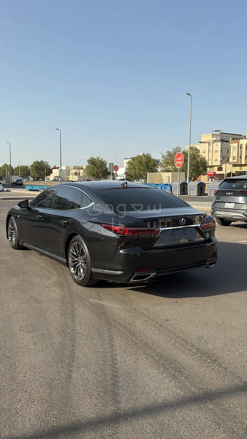 2023 لكزس إل إس 500