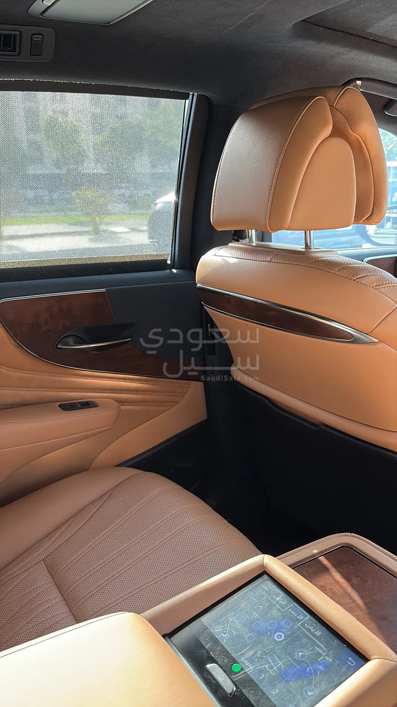 2023 لكزس إل إس 500