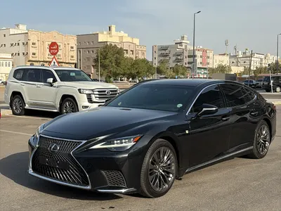 2023 لكزس إل إس 500