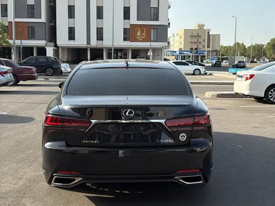 2023 لكزس إل إس 500