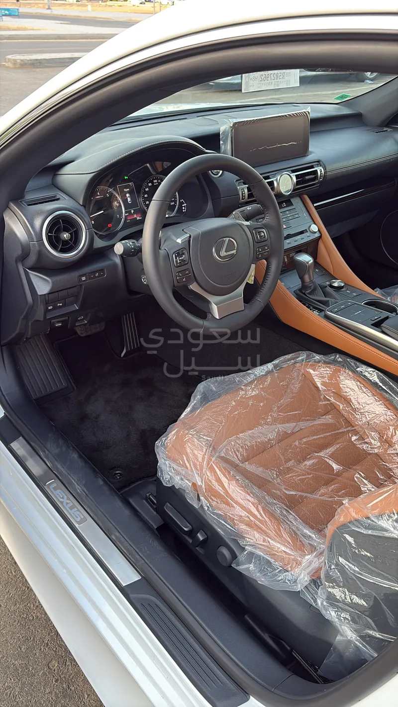 2024 لكزس أر سي 350
