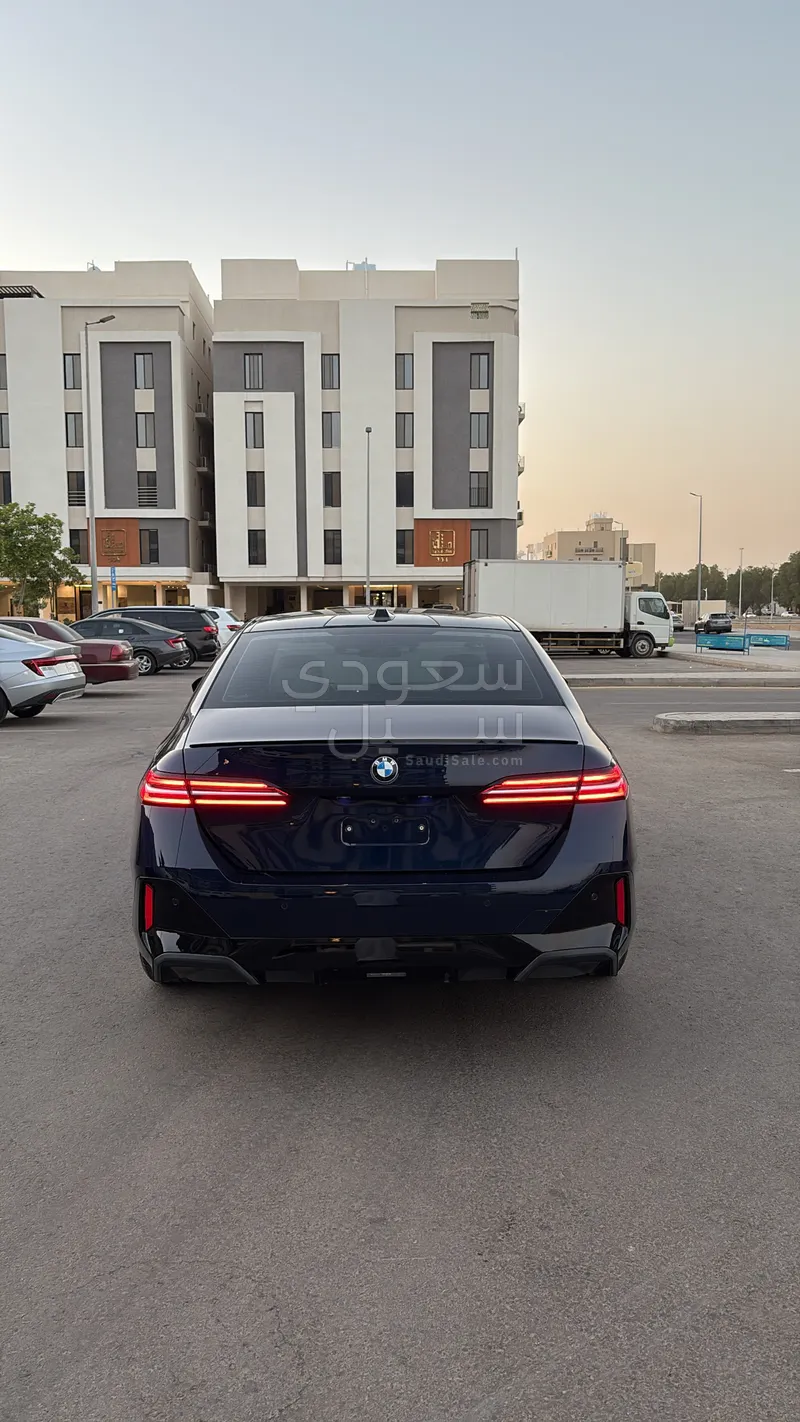 2025 بي ام دبليو الفئة الخامسة 520 أي
