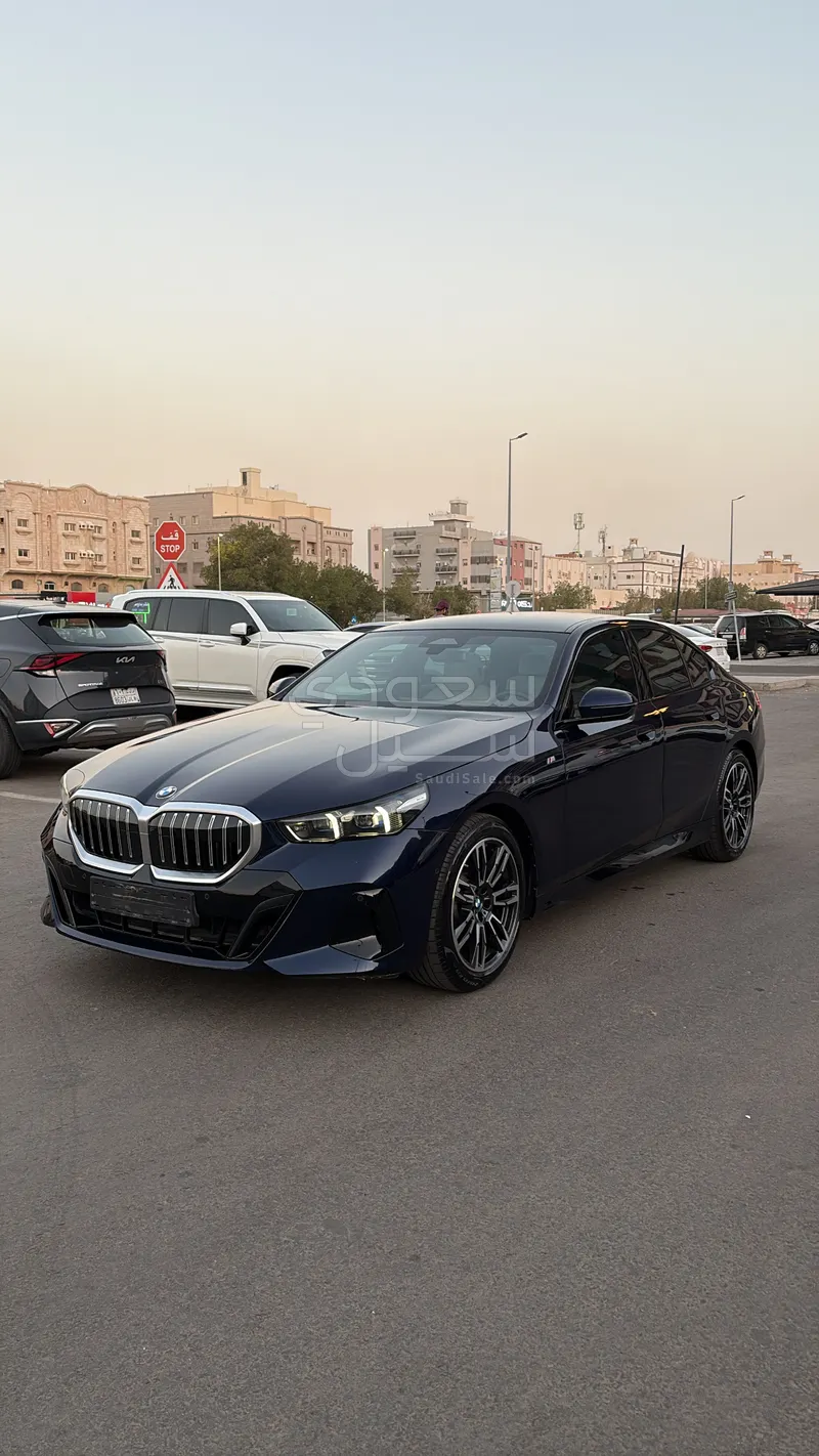 2025 بي ام دبليو الفئة الخامسة 520 أي