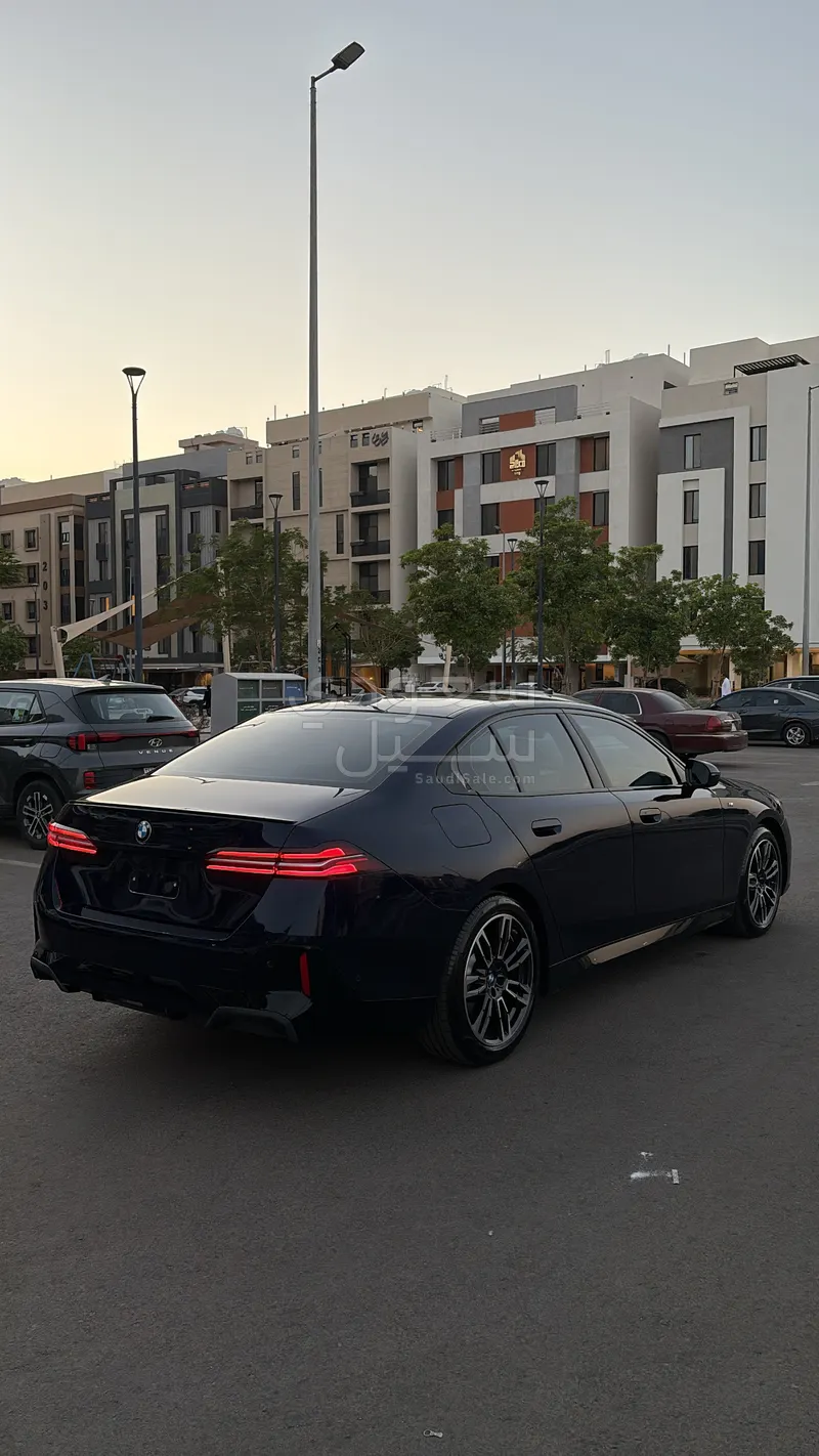 2025 بي ام دبليو الفئة الخامسة 520 أي