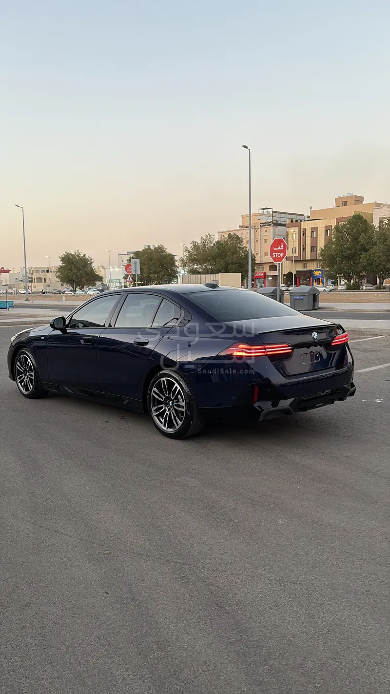 2025 بي ام دبليو الفئة الخامسة 520 أي