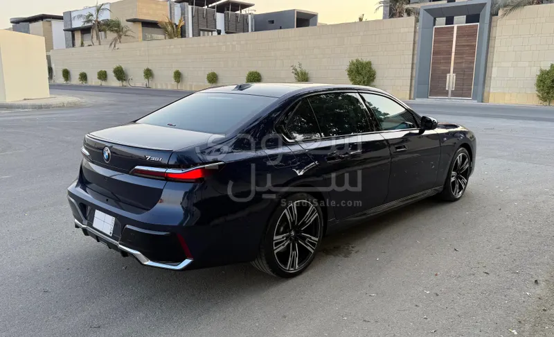 2024 بي ام دبليو الفئة السابعة 735أي