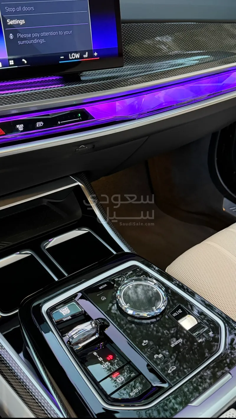2024 بي ام دبليو الفئة السابعة 735أي