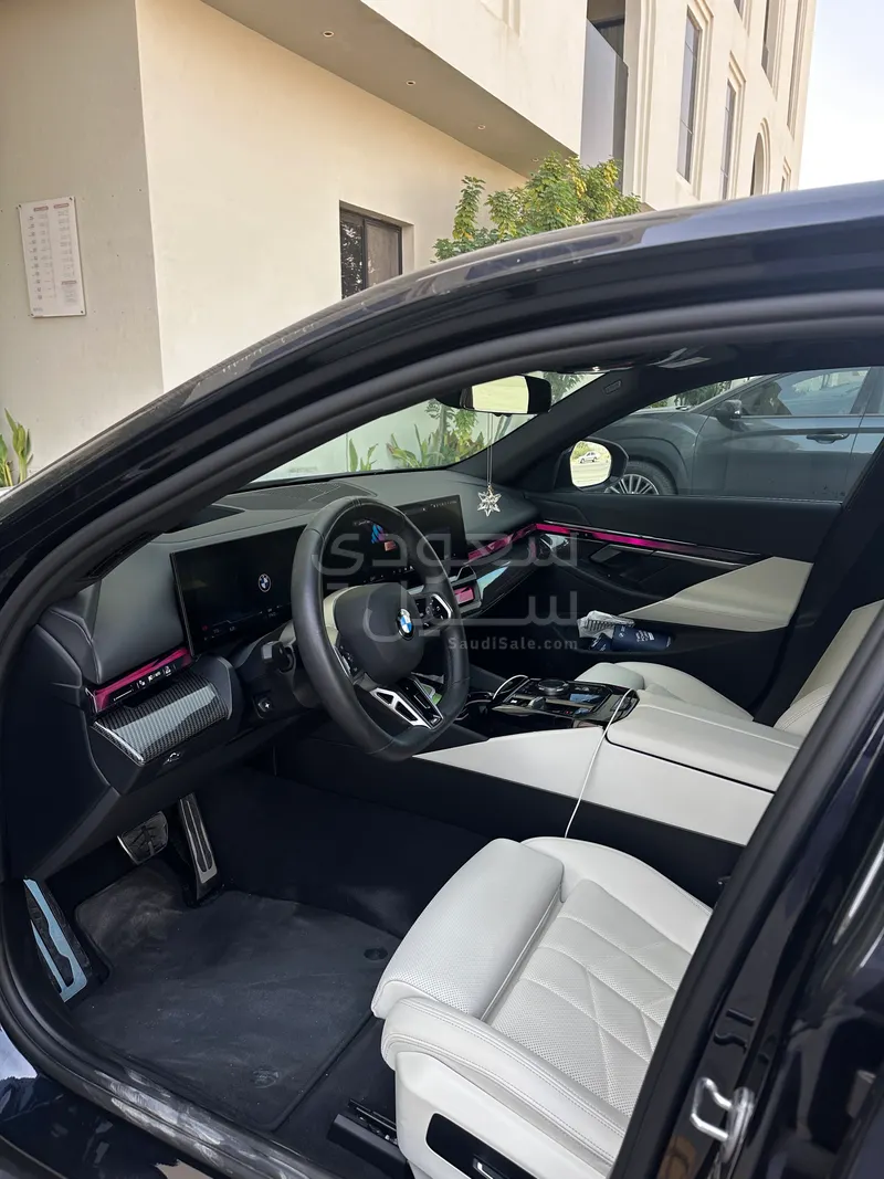 2024 BMW 5 Series 520i Mkit
