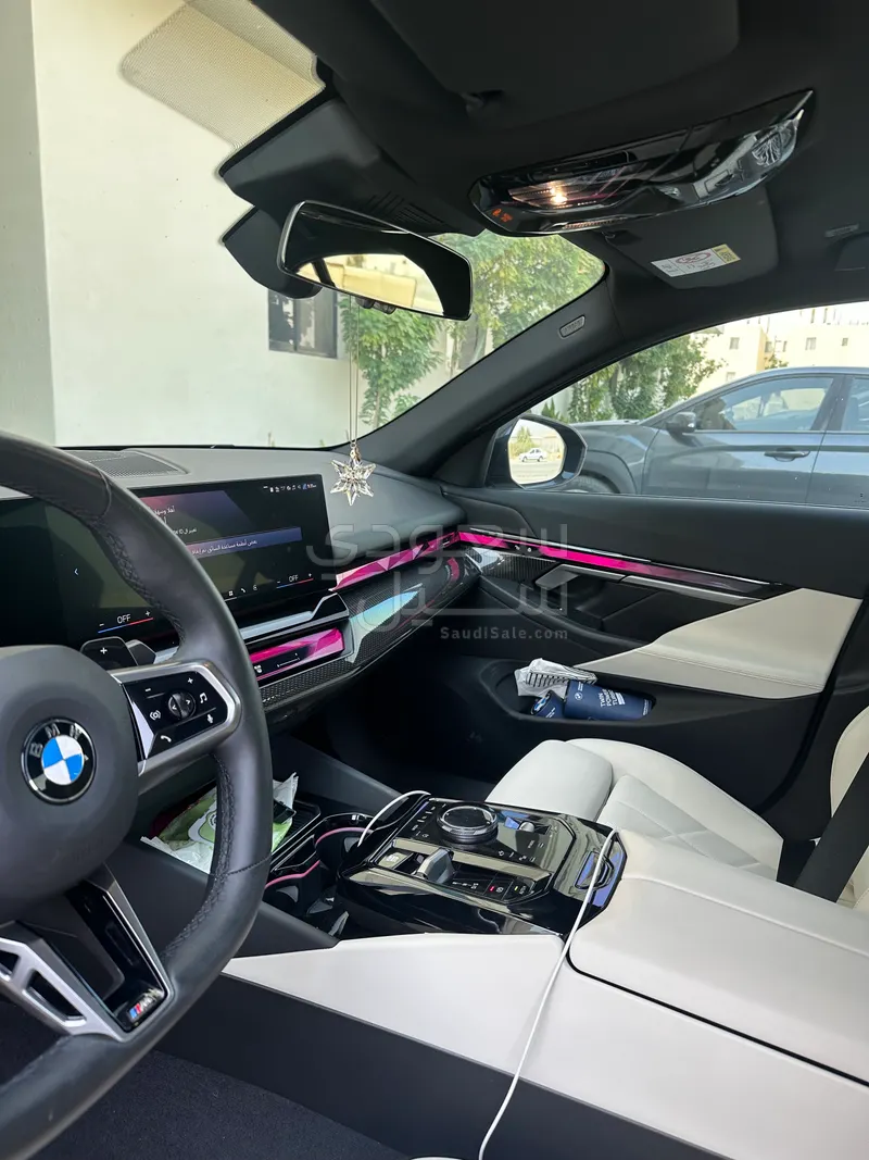 2024 BMW 5 Series 520i Mkit