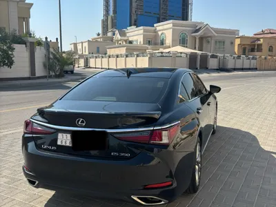 2022 لكزس إي إس 350