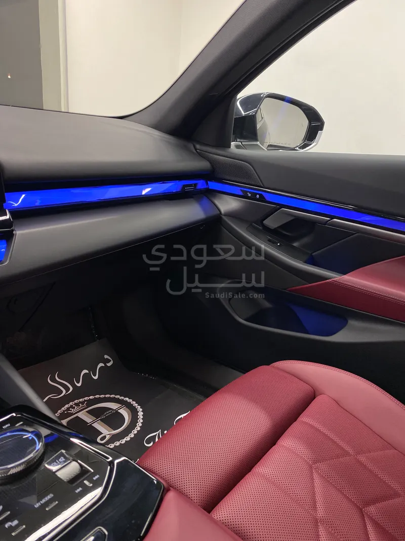 2025 بي ام دبليو الفئة الخامسة 520 أي