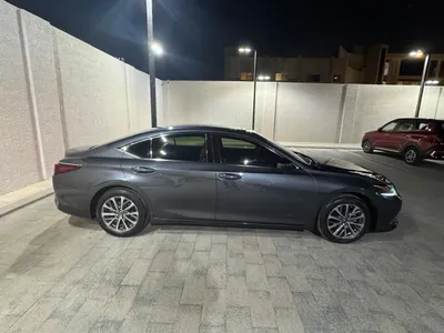 2023 لكزس إي إس 250