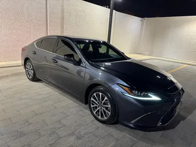 2023 لكزس إي إس 250