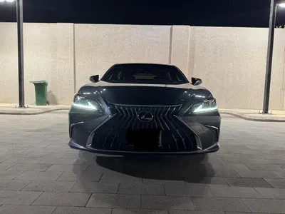 2023 لكزس إي إس 250