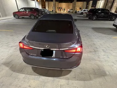 2023 لكزس إي إس 250