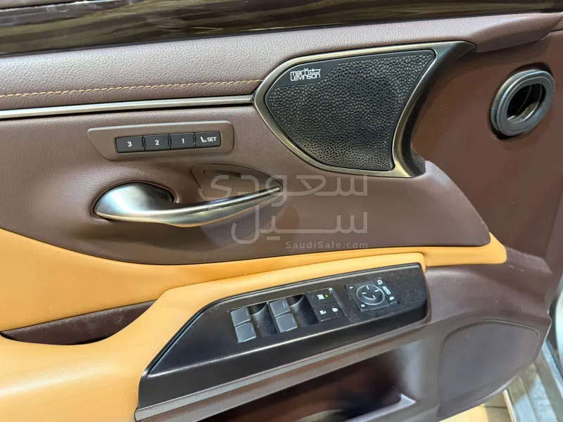 2019 لكزس إي إس 350 دي دي