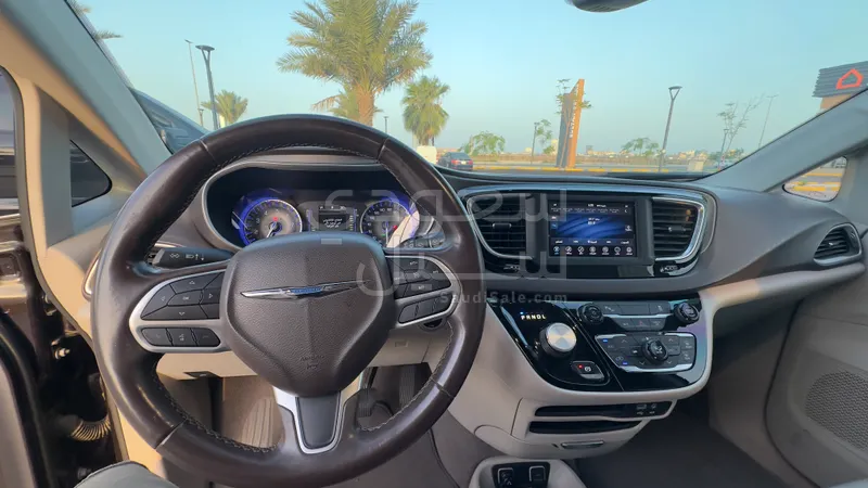 2019 كرايسلر باسيفيكا