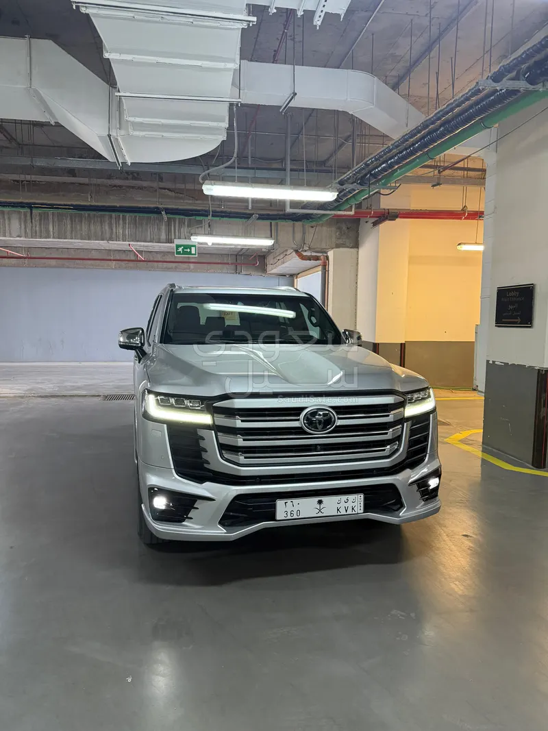 2022 Toyota Land Cruiser VXR