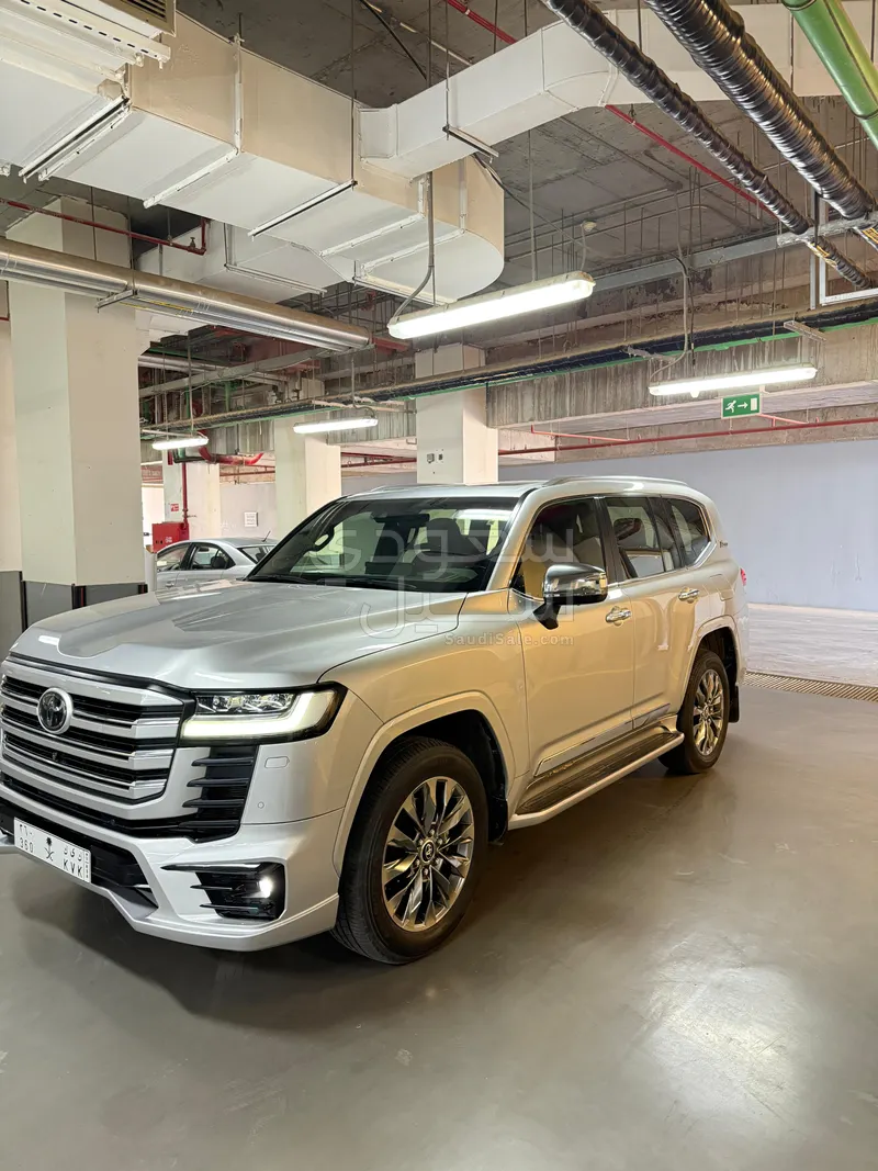 2022 Toyota Land Cruiser VXR