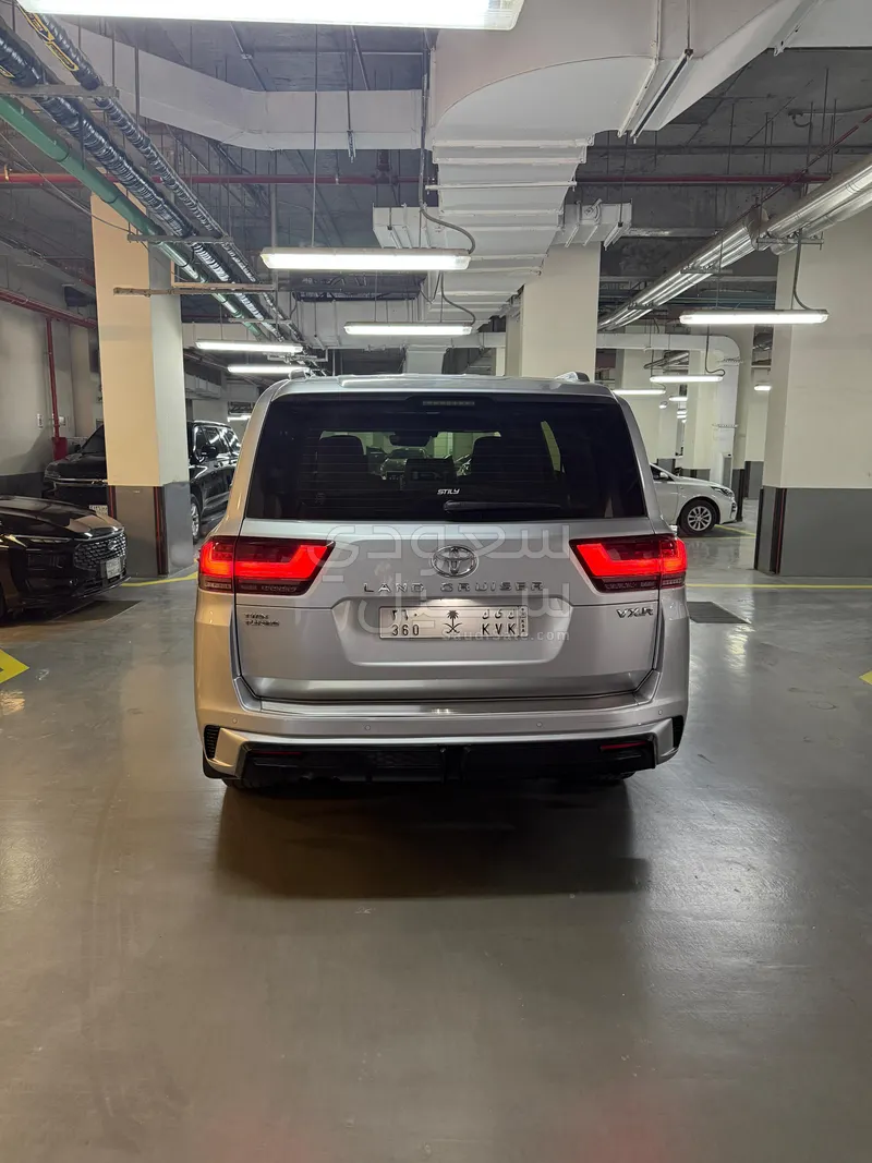 2022 Toyota Land Cruiser VXR