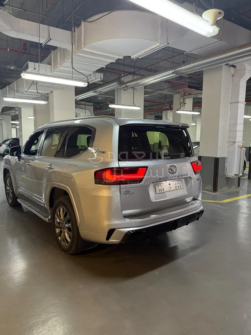 2022 Toyota Land Cruiser VXR