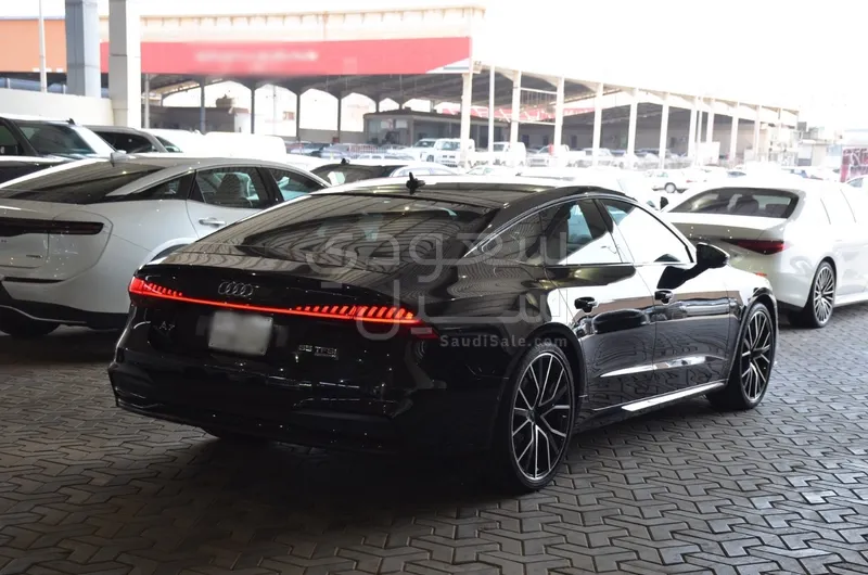 2022 اودي اي 7 55 تي اف اس اي