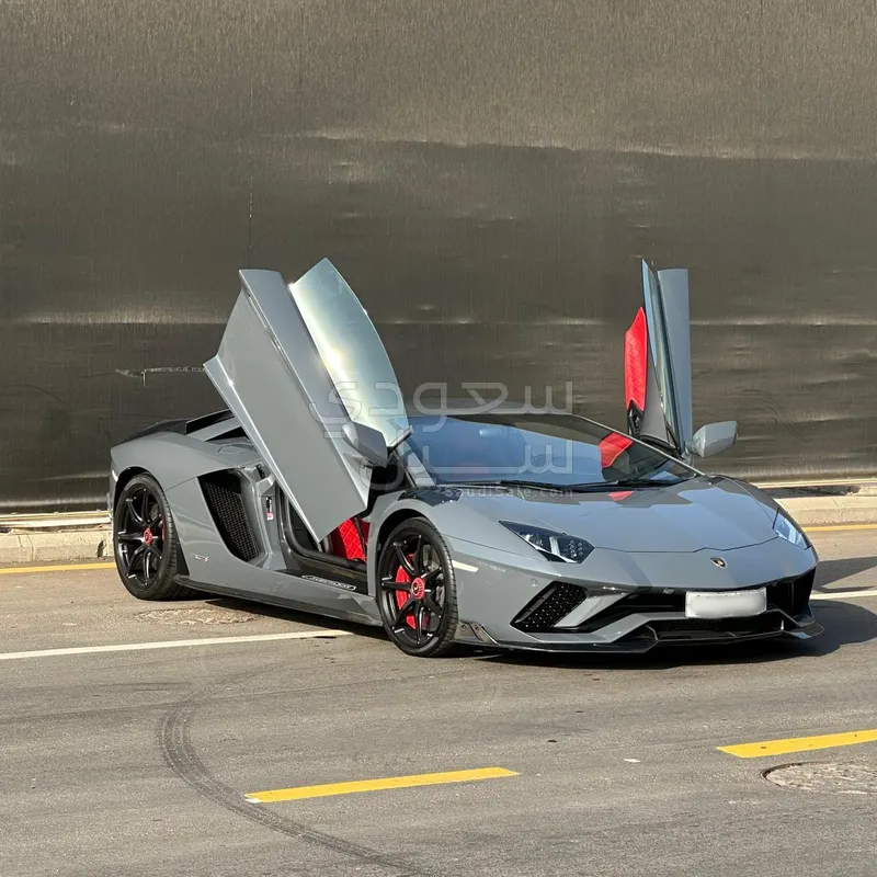 2018 لمبرجيني افنتادور اس