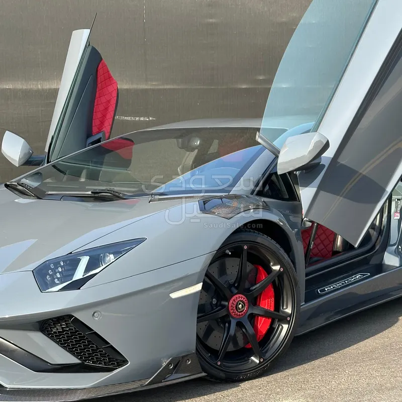 2018 لمبرجيني افنتادور اس