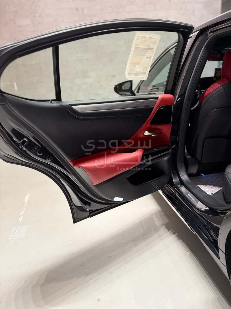 2025 لكزس إي إس 350 اف سبورت
