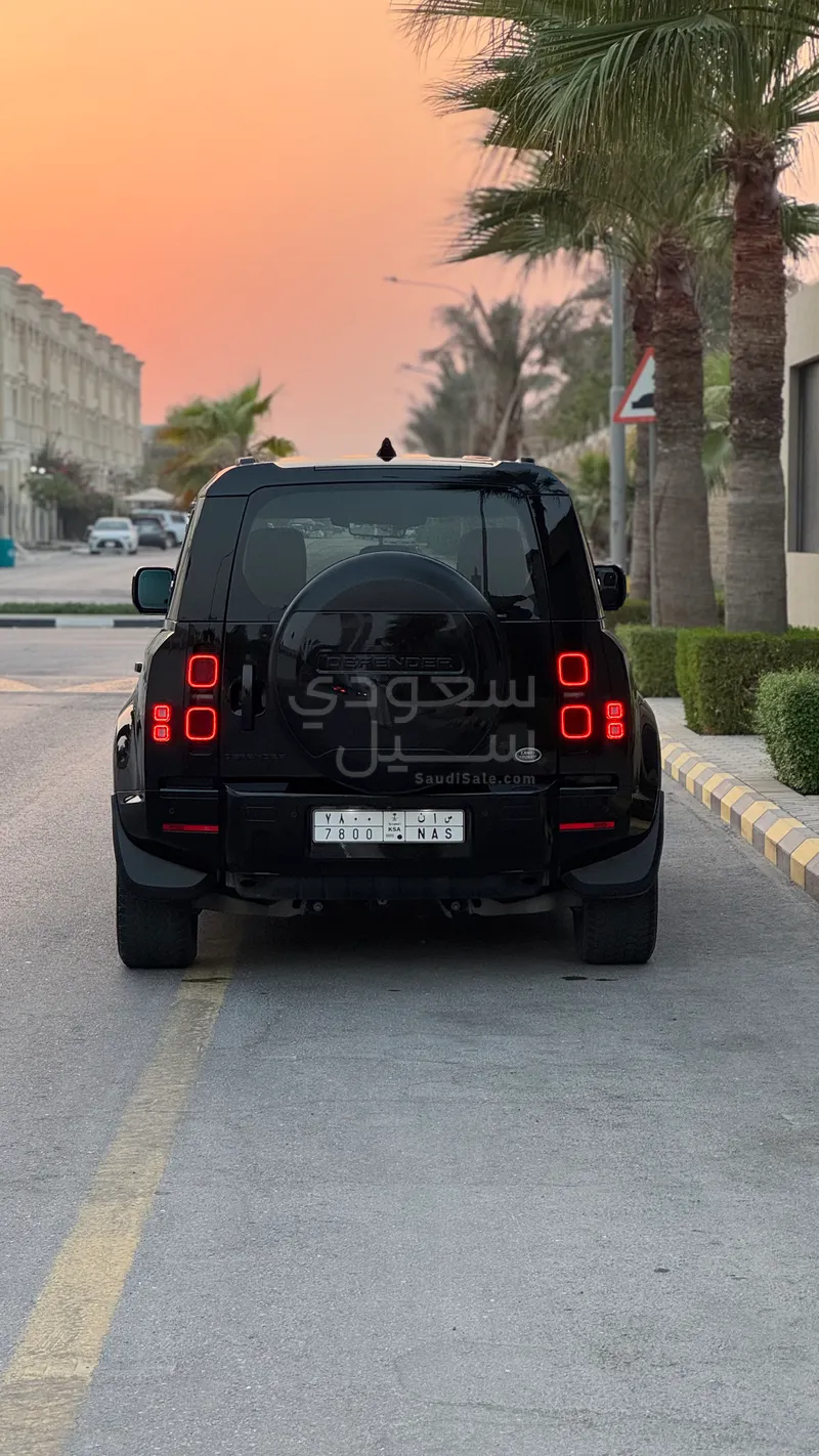 2021 لاند روفر ديفيندر 110