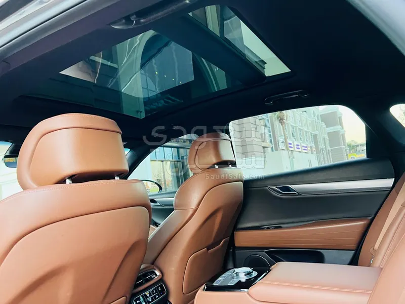2024 Genesis G 80