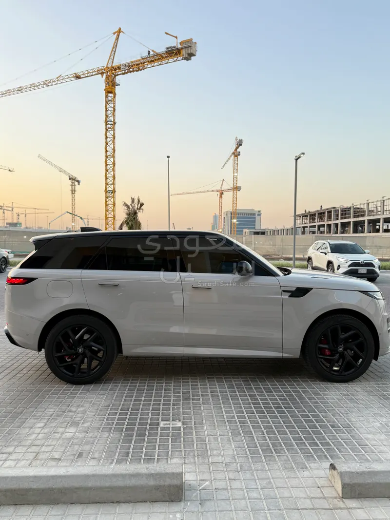 2023 لاند روفر رينج روفر سبورت اتش اس اي