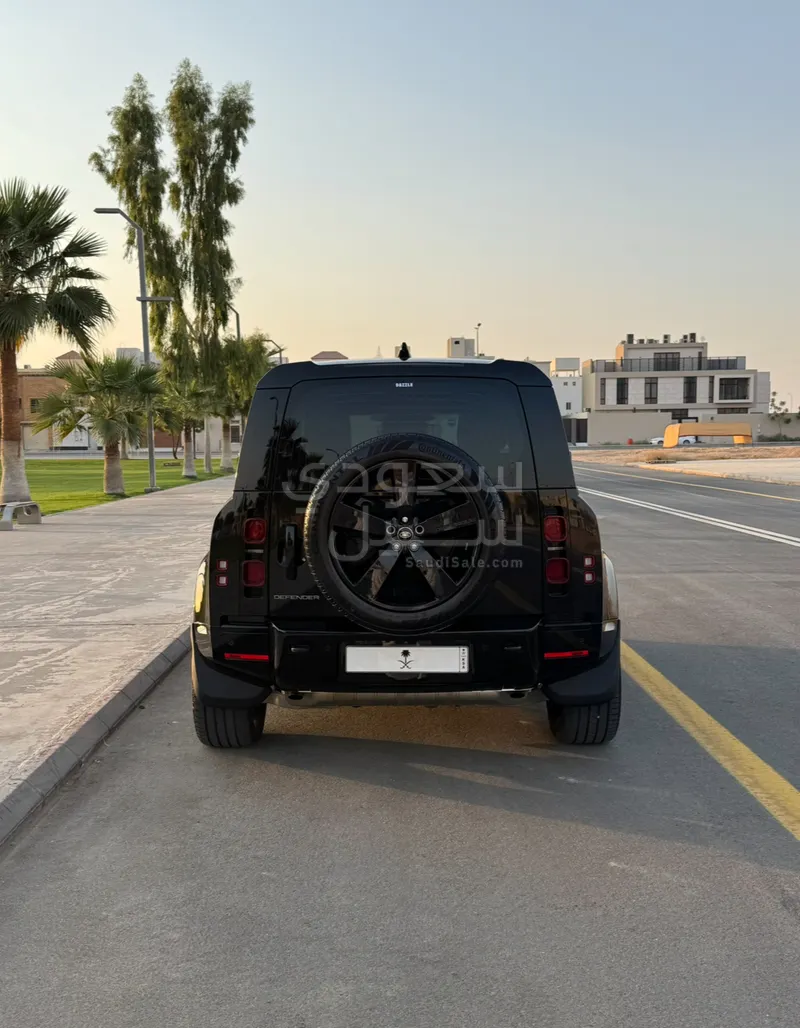 2025 Land Rover Defender 90
