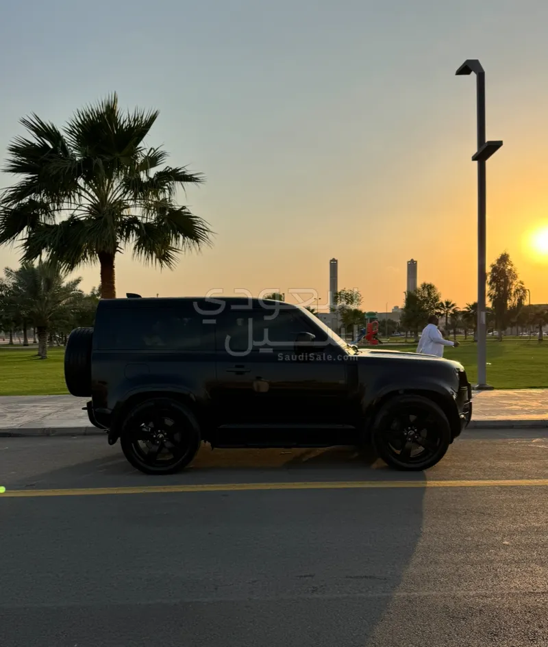 2025 Land Rover Defender 90