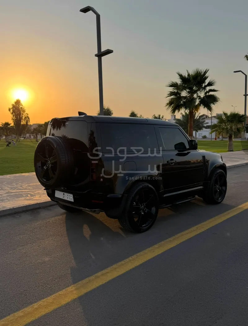 2025 Land Rover Defender 90