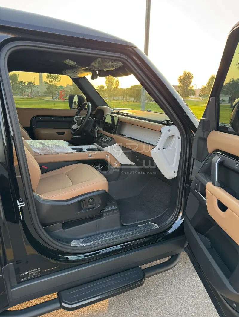 2025 Land Rover Defender 90